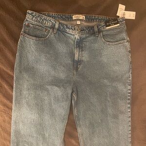 Abercrombie Curve Love 90’s Relaxed Straight High Rise Jeans